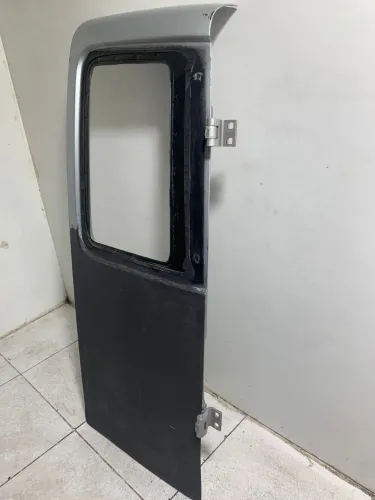 Tampa traseira lado direito Fiat Doblo 2009/2024