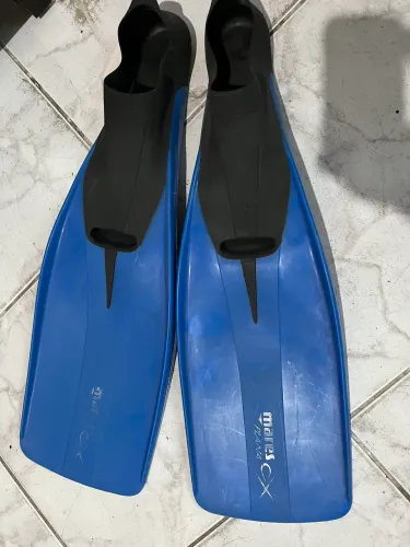 Nadadeira de mergulho 43/44 Mares plana Cx