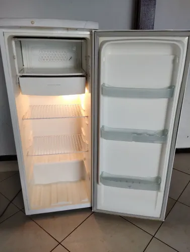 Vendo geladeira 