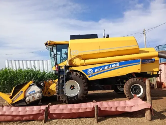 Colheitadeira TX-4.90 NEW HOLLAND 20 pés Ano 2022, 499 horas trabalhadas, com plataformas