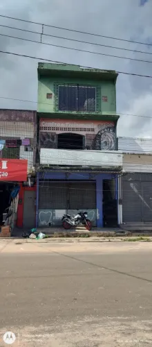 Casa 3 Pavimentos, sendo 2 pontos comercial. Feira terra firme