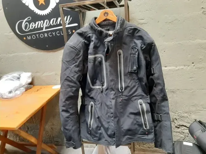 Jaqueta Triumph Feminina Lynwood Gore Tex tamanho: S ( pequeno)