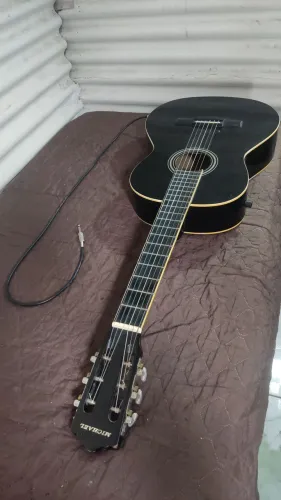 Violão ELÉTRICO, regulado por um profissional e funcionando no som, novinho e com tensor!