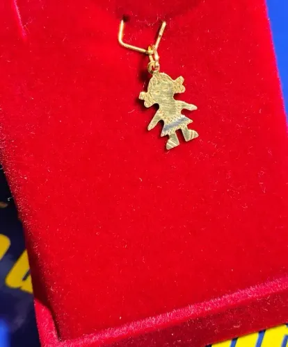 Pingente Menina Boneca Ouro 18 Kilates Peso 0.30 Gramas 15 mm Maciço                      