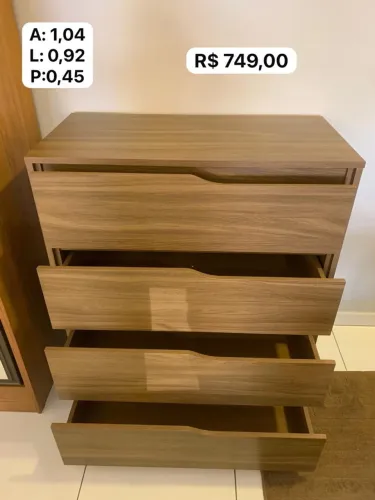 Cômoda 4 Gavetas Amadeirada - Dimensões  A: 1,04 L: 0,92 P: 0,45  Linda - ENTREGAMOS 