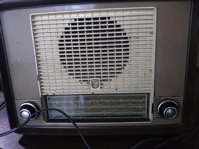 Radio Antigo à Valvula Philips