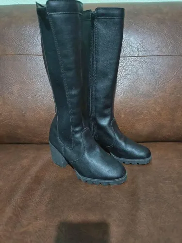 Vendo bota feminina