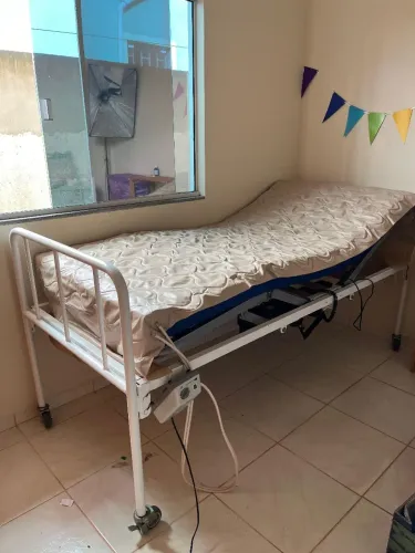 Cama Hospitalar Articulada Mororizada  + Colchão hospitalar d28 + Colchão pneumático