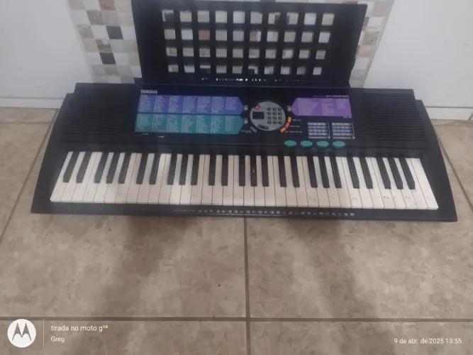 Teclado Yamaha PSR-185 muito bom