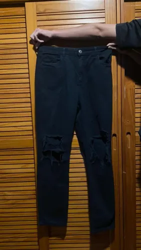 Calça Jeans Preta Rasgada