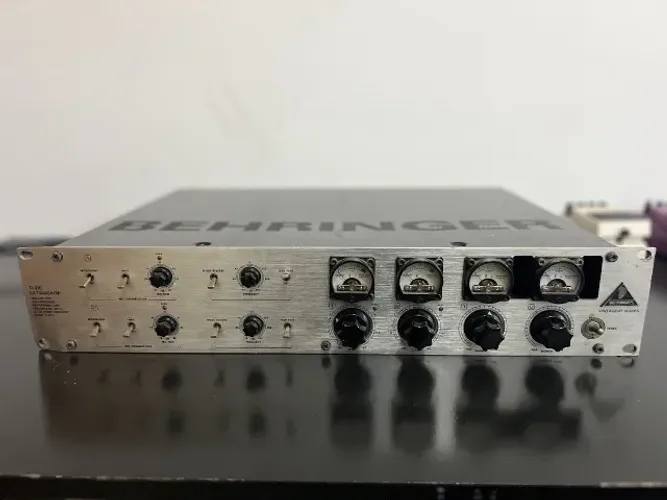 Amplificador Behringer Tube Ultrafex T1954