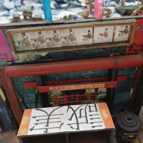 peça de dioramas com acessórios warhammer e plastimodelismo