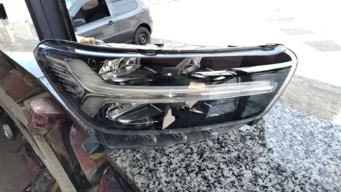 Farol do Volvo XC40