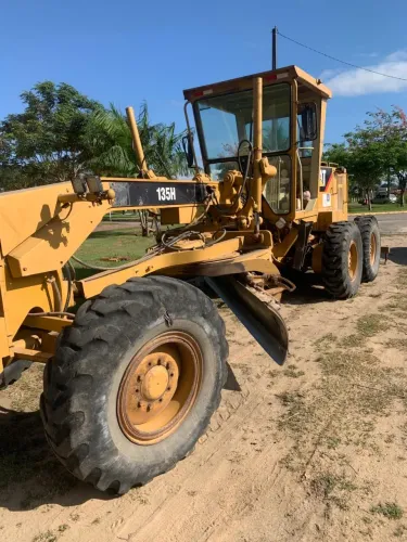 Motoniveladora CATERPILLAR 135 H