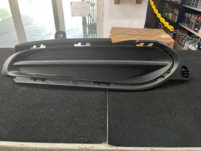 Moldura Farol Milha Honda Hrv 2016/2018 . Sem Furo Original. Lado direito