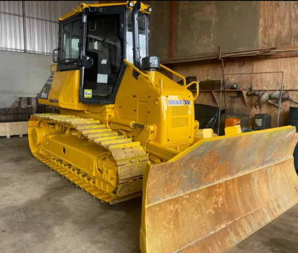 Trator de Esteira Komatsu D51EX ano 2011 com 12.500 horas, no Paraná 
