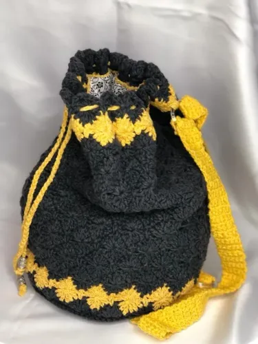 mochila de crochê girassol artesanal feito a mão