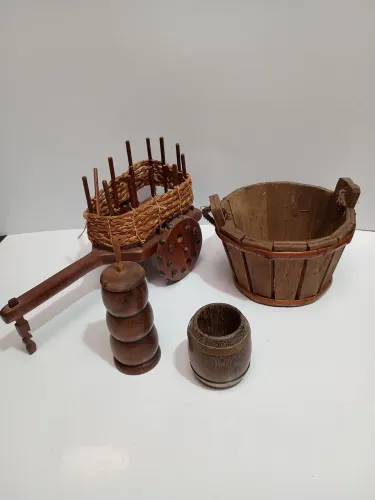 Conjunto de Miniaturas Rústicas em Madeira medidas na descrição