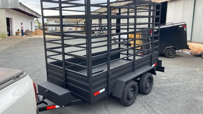 Carretinha de Reboque Modelo Gaiola Boiadeiro para transporte de cargas e animais