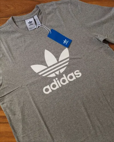 Camiseta adidas Originals P