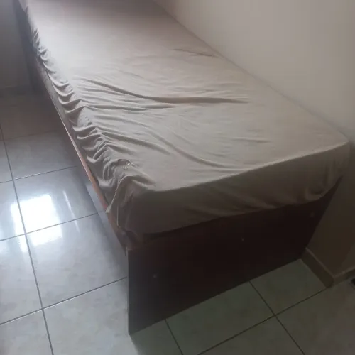 Cama de Solteiro ótimo estado madeira maciça