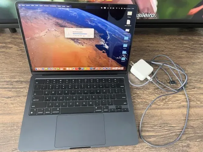MacBook Air M2 2022 - Sistema MacOS 26.1 Tahoe em excelente estado!