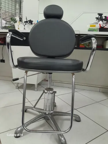 Vende-se cadeira para salão de beleza ou barbearia