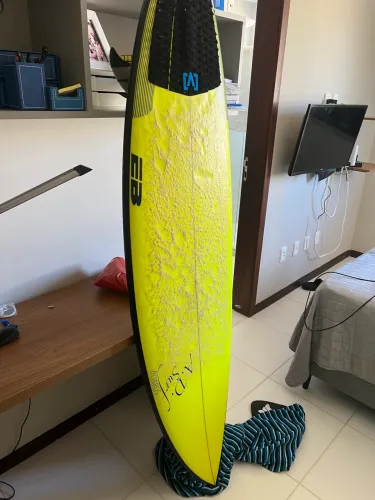 PRANCHA DE SURF SEMI NOVA EM ÓTIMO ESTADO