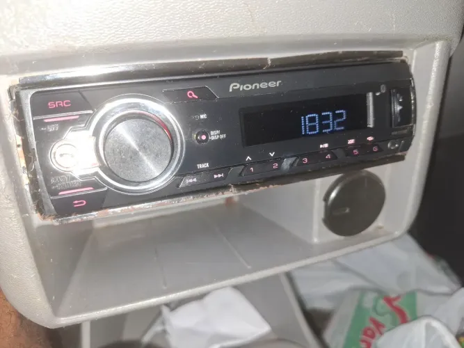SOM PIONEER MVH S218BT