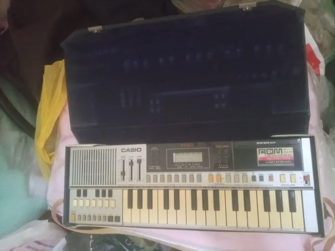 Teclado Casio PT 50 c/ acessórios - Raridade!