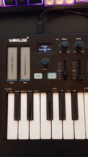 Controlador MIDI Worlde Panda Mini II 25 Teclas + 8 Pads RGB