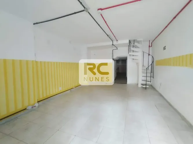 Loja de rua com área total aproximada de 40 m² Bairro Santo Antônio, em frente ao Bernoull