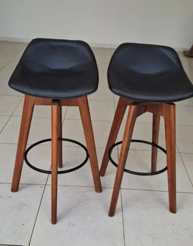 2 Banquetas Altas em Madeira com Assento em Couro Sintético - Ótimo Estado