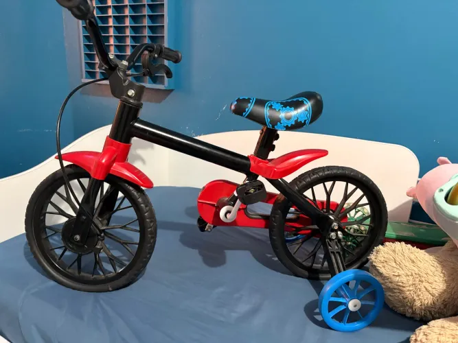 Vendo bicicleta infantil menino