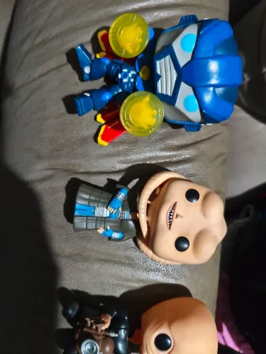 Vende-se funko pop variados sem caixa