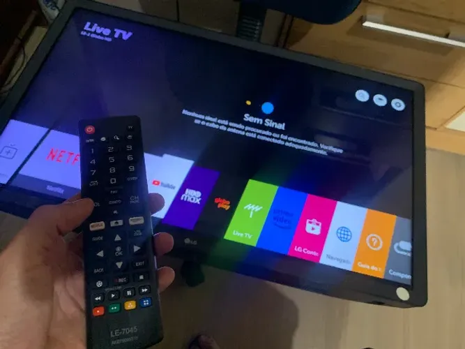 Smart TV LG 32'' FullHD + Controle + Suporte de Parede