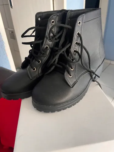 Vendo Bota nunca usada