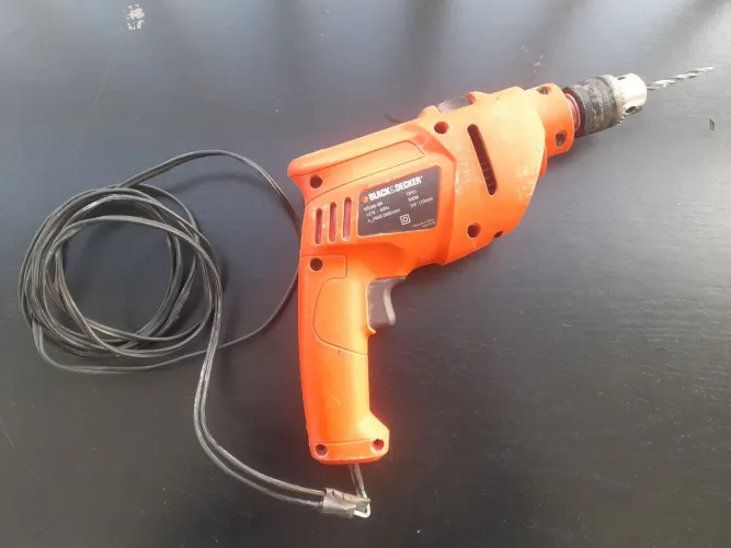 Furadeira Black & Decker 500W 127V modelo KR506-BR - funcionando 