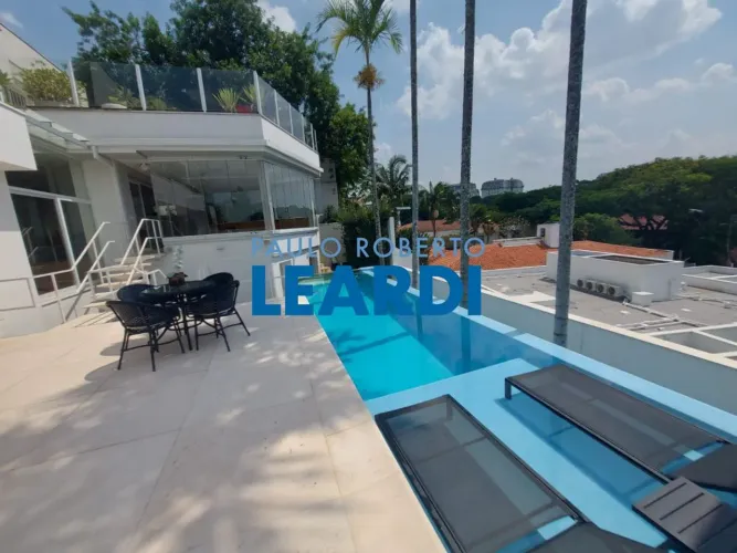 CASA ASSOBRADADA - JARDIM GUEDALA - SP