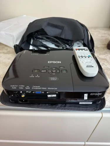 Retroprojetor Epson PowerLite S10