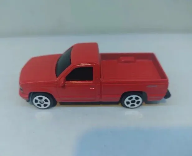 Miniatura Maisto 1993 Chevrolet 454 SS Pickup Vermelha 1:64 Loose Novo