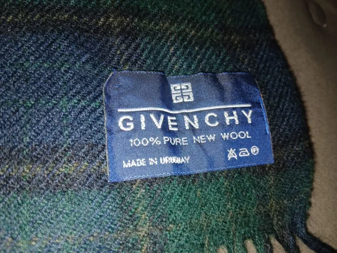 Cachecol original Givenchy 100% Lã nova em ótimo estado!