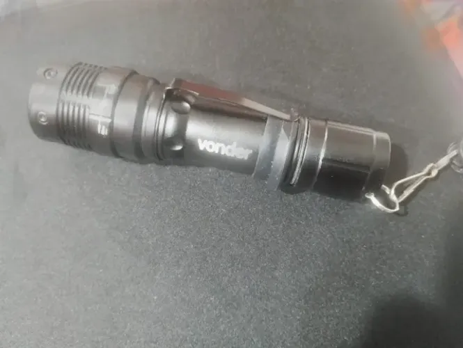 Lanterna Recarregável Vonder LRV 135 Superled Cree 180lm - Em Alumínio