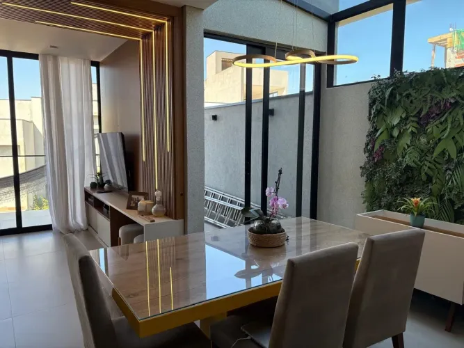 Casa em condomínio com 3 quartos sendo 1 suíte à venda no bairro Jardim Semiramis em Cotia