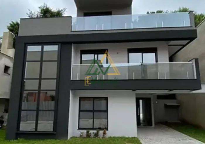 Sobrado Alto Padrão Santa Felicidade em Curitiba/PR