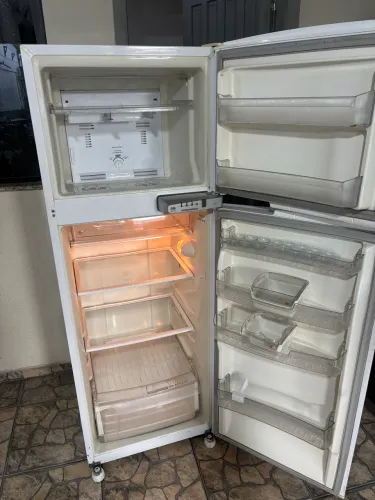 Geladeira brastemp frost free 360 litros!!