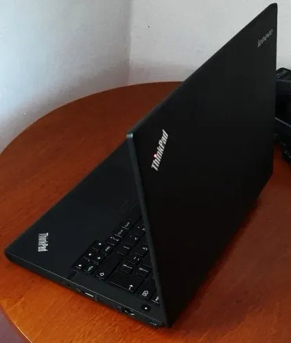 LENOVO THINKPAD i5