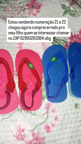 Vendo dois pares de chinela menino numeração 21 e 22 chegou agora chamar *