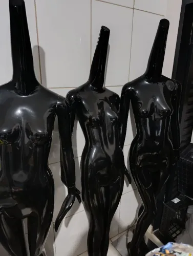 MANEQUIM FEMININO DE FIBRA S/CABEÇA ESTRUTURAL