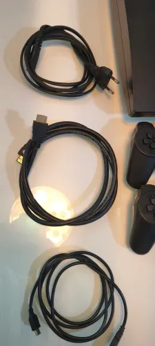 PlayStation 3 Slim HD 500 Recheado de jogos 5 controles 